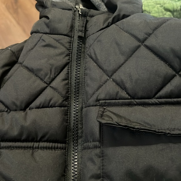 iXtreme 4T Hooded Mixed Quilt puffer
Fully Polar fleece lined Measurements in ad - Picture 12 of 17